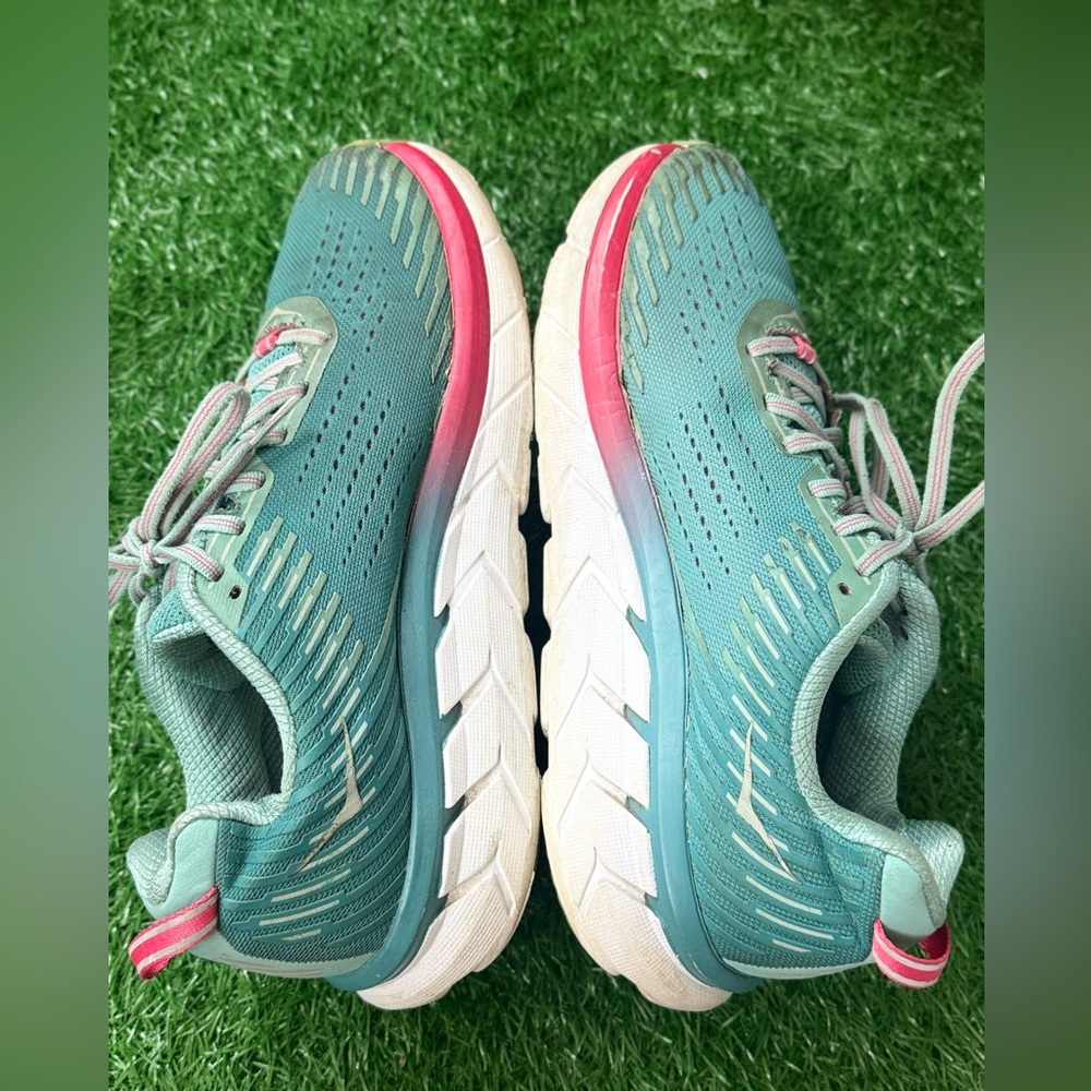 Hoka Women’s‎ Clifton 5 size 9.5 
Teal and Pink Running Shoes